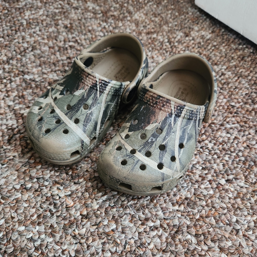 Toddler 7 camo crocs